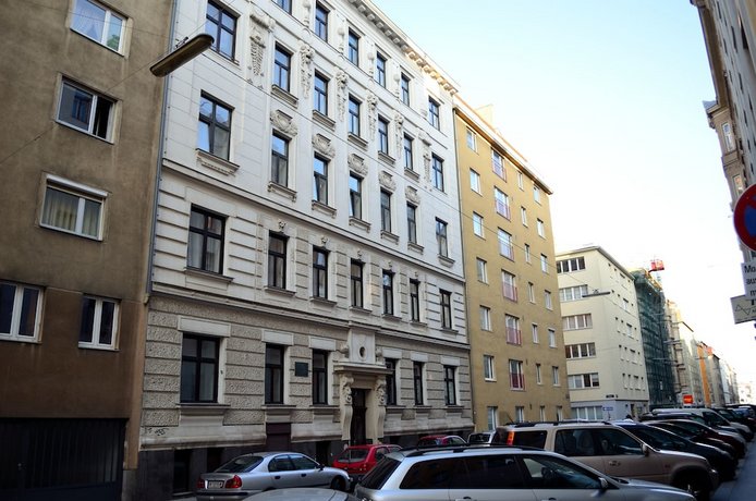 GoVienna Belvedere Apartment