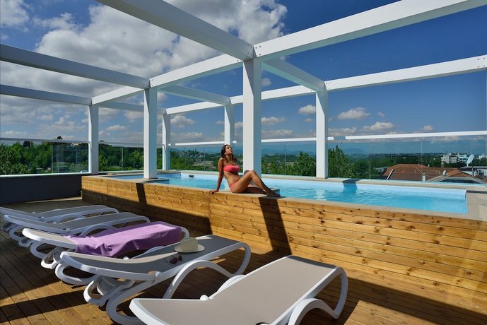 Embassy Hotel & Spa
