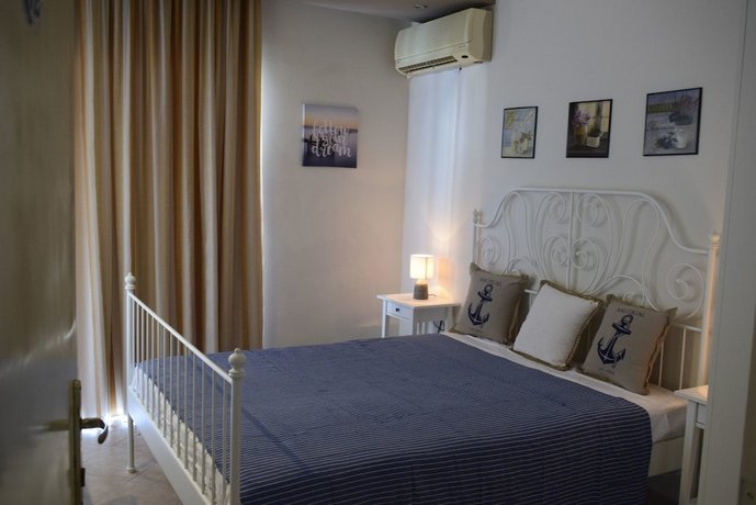 Delfini Beach Hotel