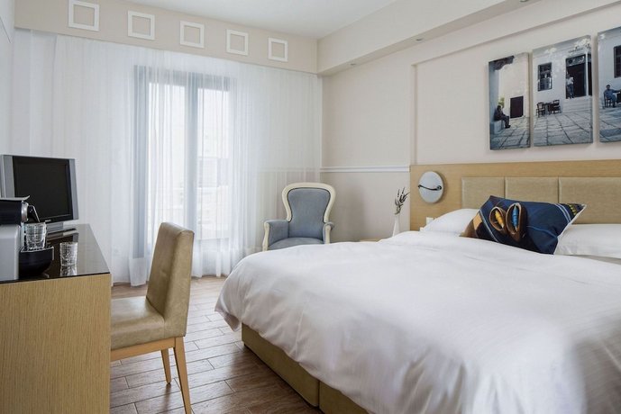 Lagos Mare Hotel