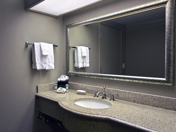 Executive Inn & Suites Oakland