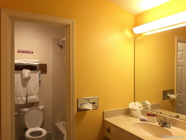 Anaheim Discovery Inn & Suites