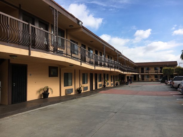 Del Amo Inn