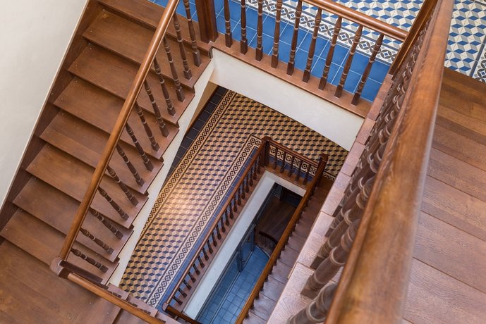 Cadena Gallery Apartments