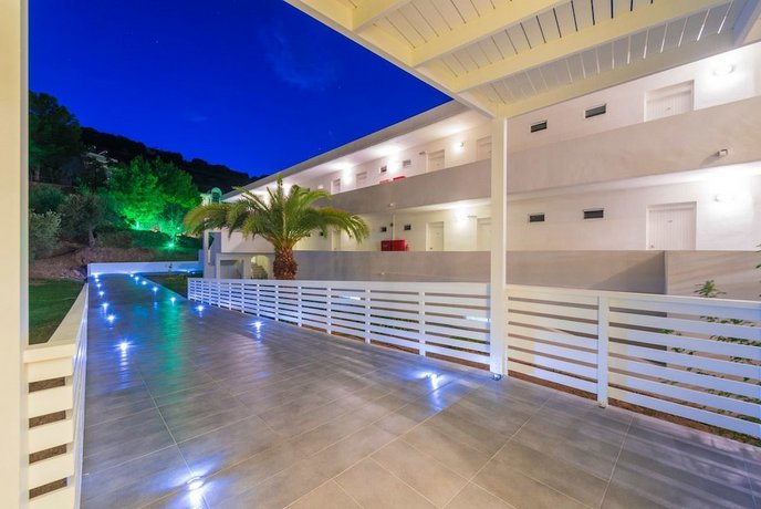Lindos White Hotel & Suites