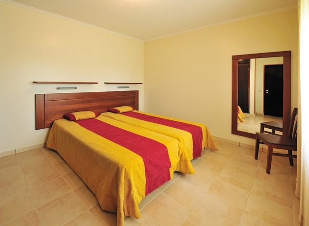 Parque Mourabel Oasis Village & Pe do Lago