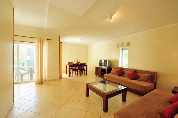 Parque Mourabel Oasis Village & Pe do Lago