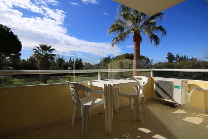 Parque Mourabel Oasis Village & Pe do Lago