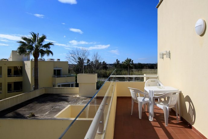 Parque Mourabel Oasis Village & Pe do Lago