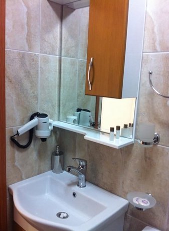 Gorur Hotel