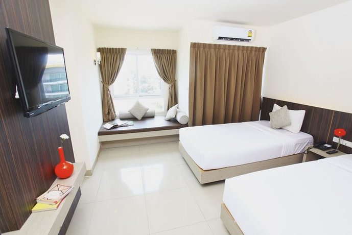 Leenova Hotel