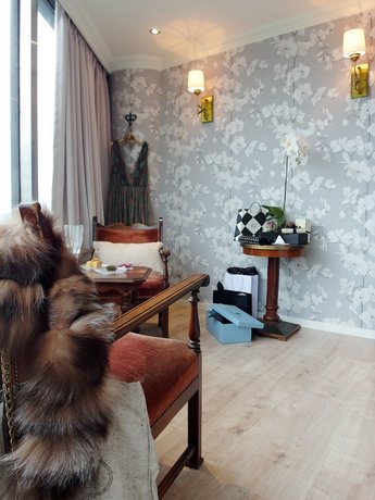 Meistay Art Gallery Hotel