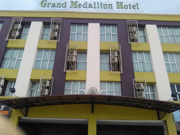 Grand Medallion Hotel