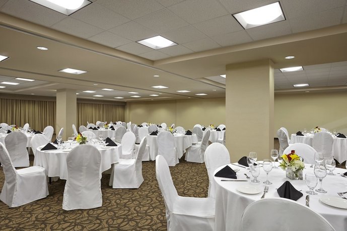 Acclaim Hotel Calgary Airport