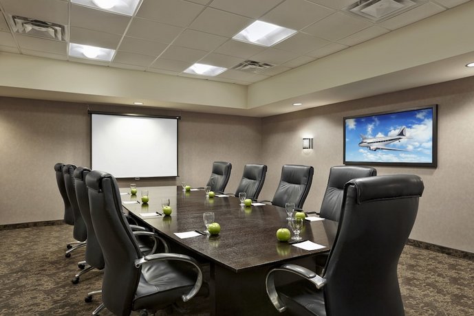 Acclaim Hotel Calgary Airport