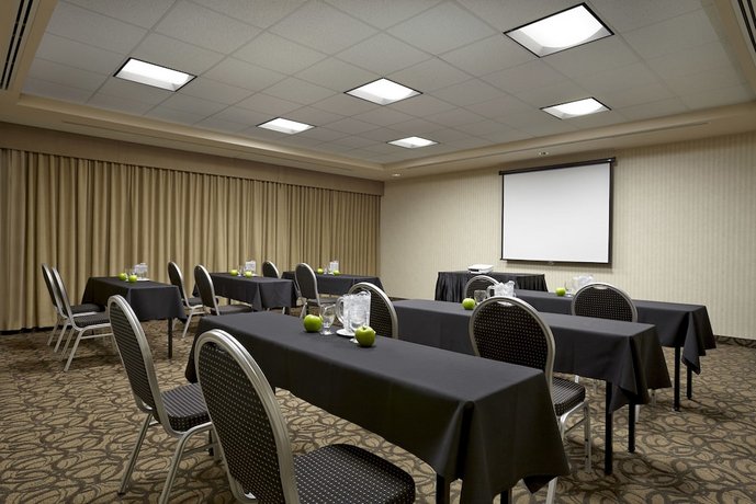 Acclaim Hotel Calgary Airport