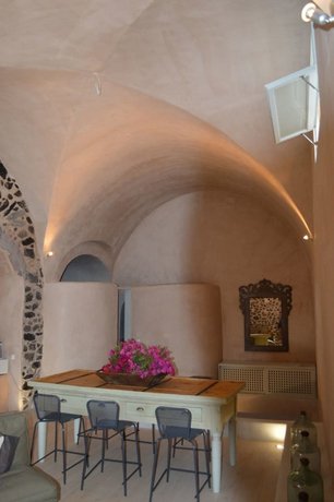 Pyrgos Old Winery Villa