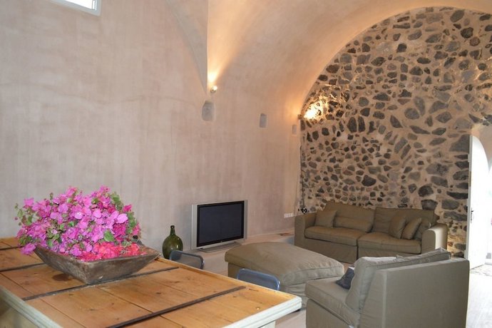 Pyrgos Old Winery Villa