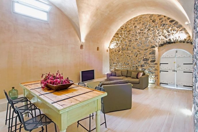 Pyrgos Old Winery Villa