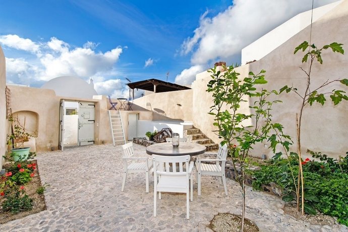 Pyrgos Old Winery Villa