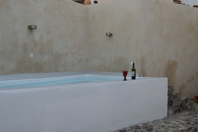 Pyrgos Old Winery Villa