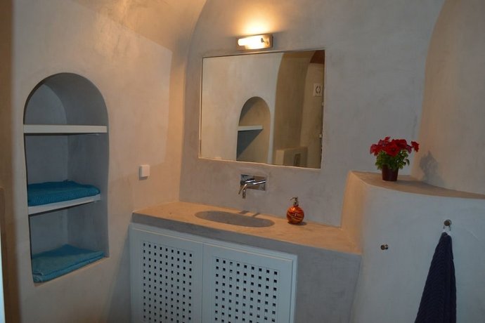 Pyrgos Old Winery Villa