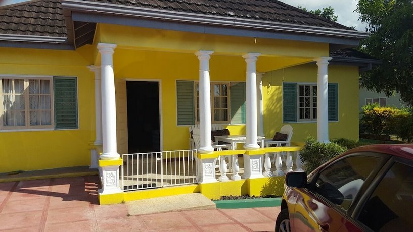 Almond Tree Villa & Apartments