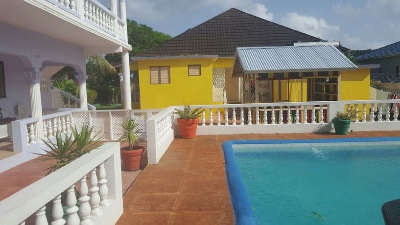 Almond Tree Villa & Apartments