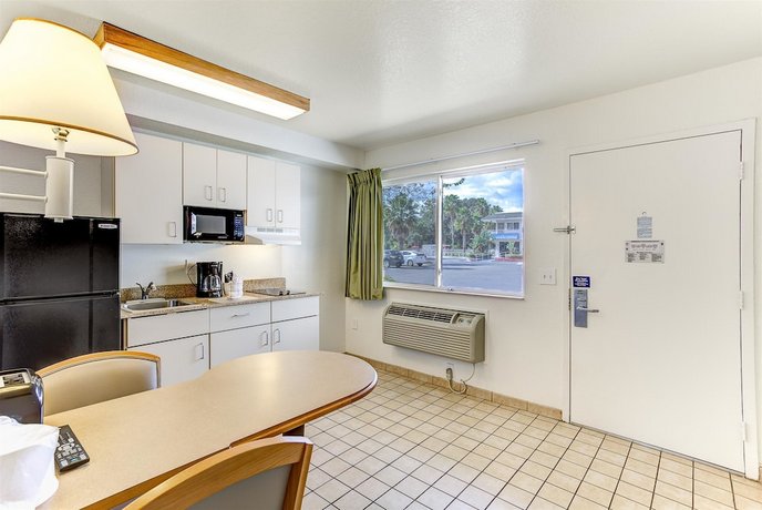 Studio 6 Orlando - Kissimmee