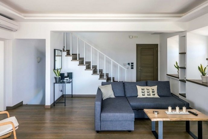 White Villas Karavomilos