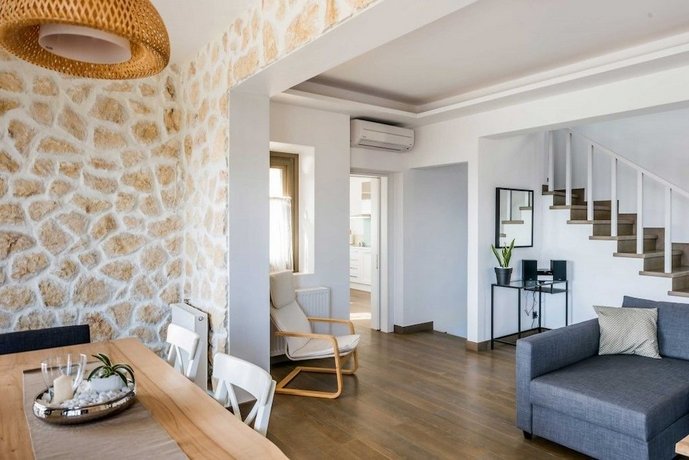 White Villas Karavomilos