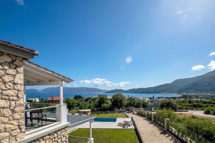 White Villas Karavomilos