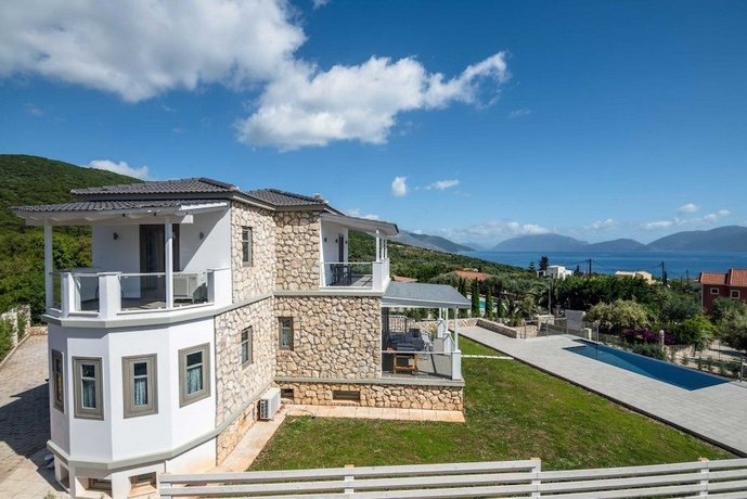 White Villas Karavomilos