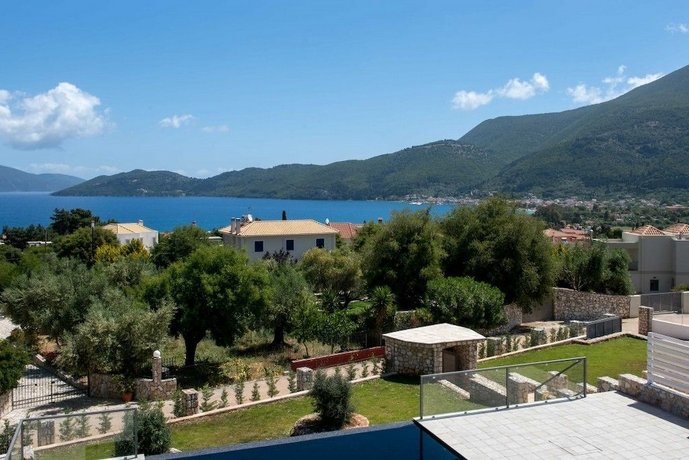 White Villas Karavomilos