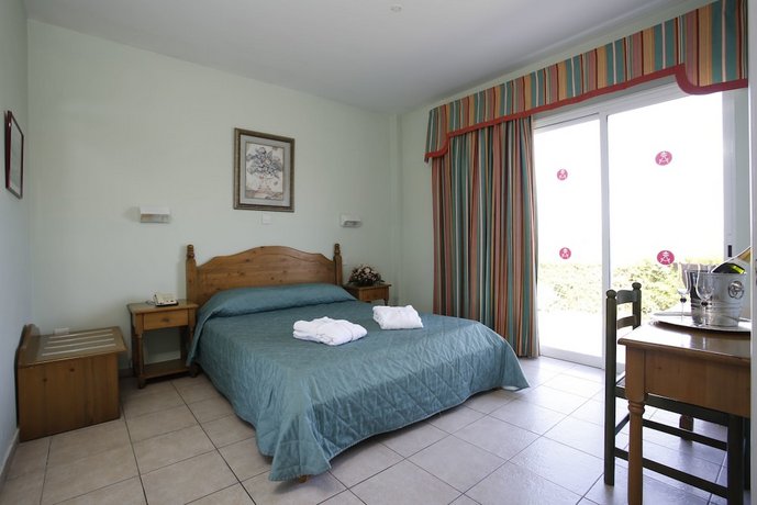 Akamanthea Holiday Village