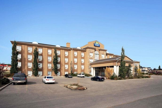 Days Inn & Suites by Wyndham Strathmore Strathmore Family Centre Canada thumbnail