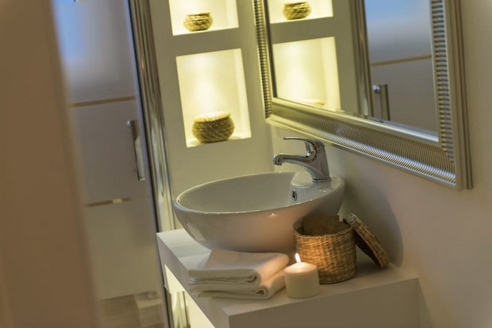Aruna Suites