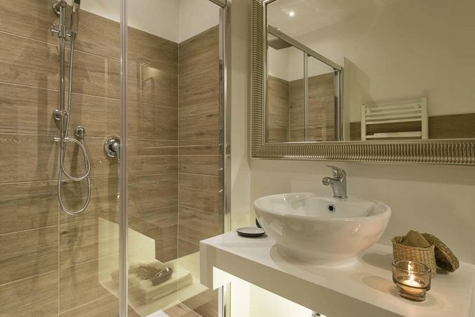 Aruna Suites