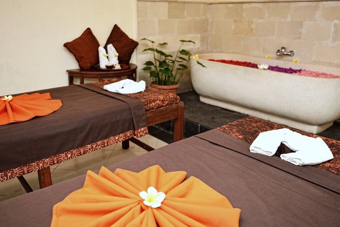 Wina Holiday Villa Hotel