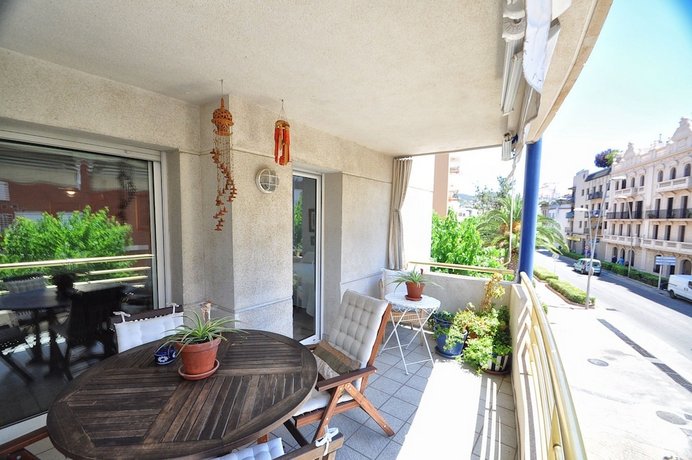 The Rose by Hello Apartments Sitges