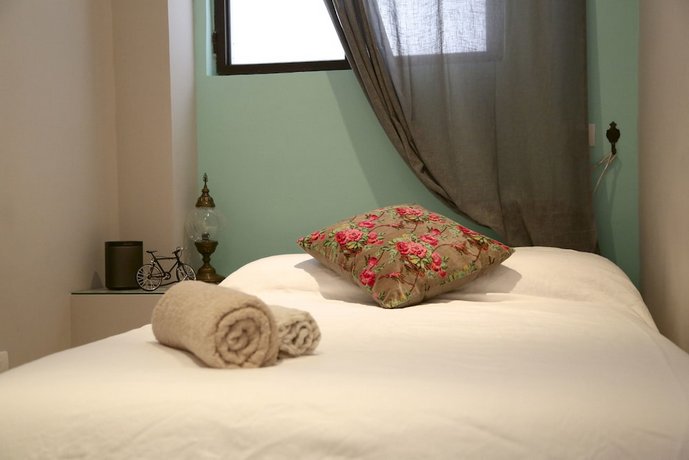 Holyguest - Hess St 8