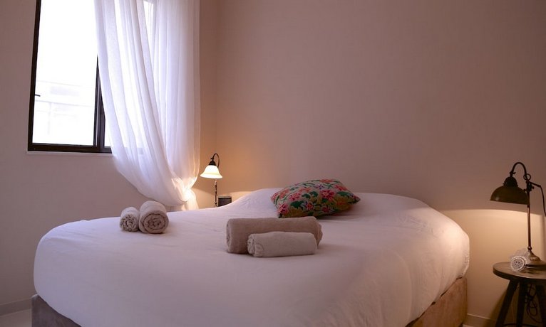 Holyguest - Hess St 8
