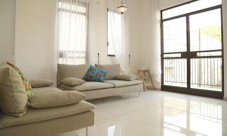 Holyguest - Hess St 8