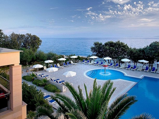 La Luna Island Hotel