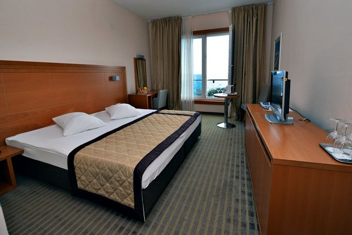 La Luna Island Hotel