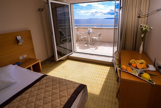 La Luna Island Hotel