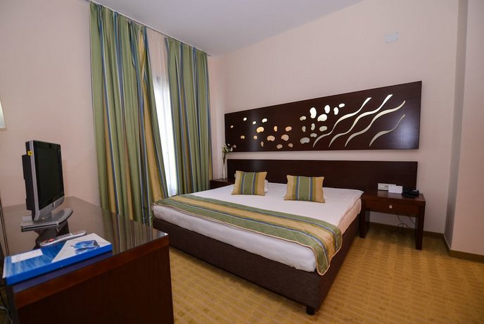 La Luna Island Hotel
