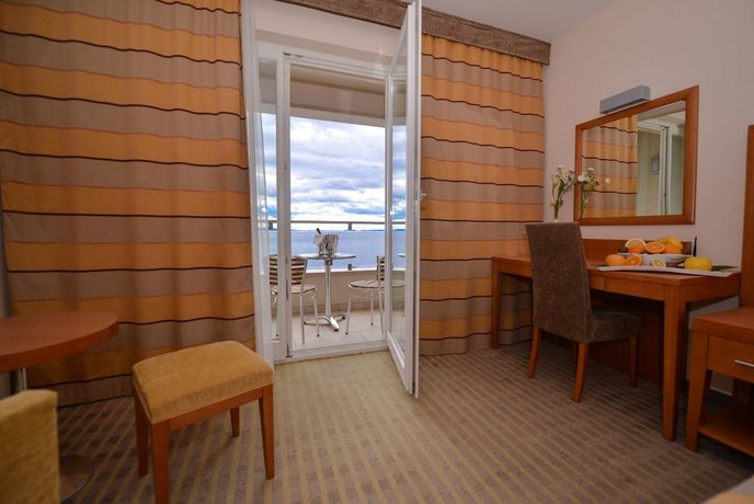 La Luna Island Hotel