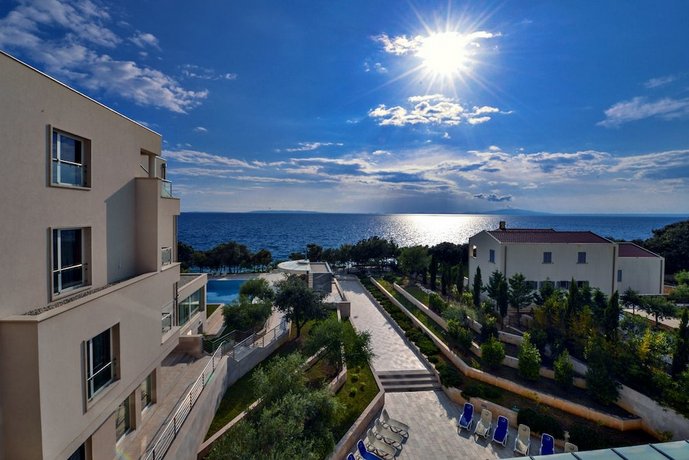La Luna Island Hotel