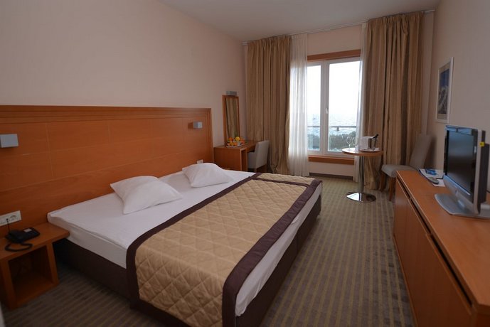 La Luna Island Hotel